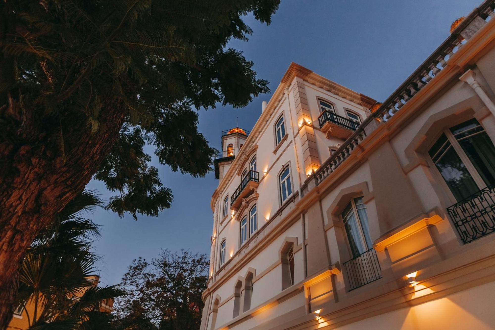 Torel Palace Lisbon Hotel Екстериор снимка The hotel at night