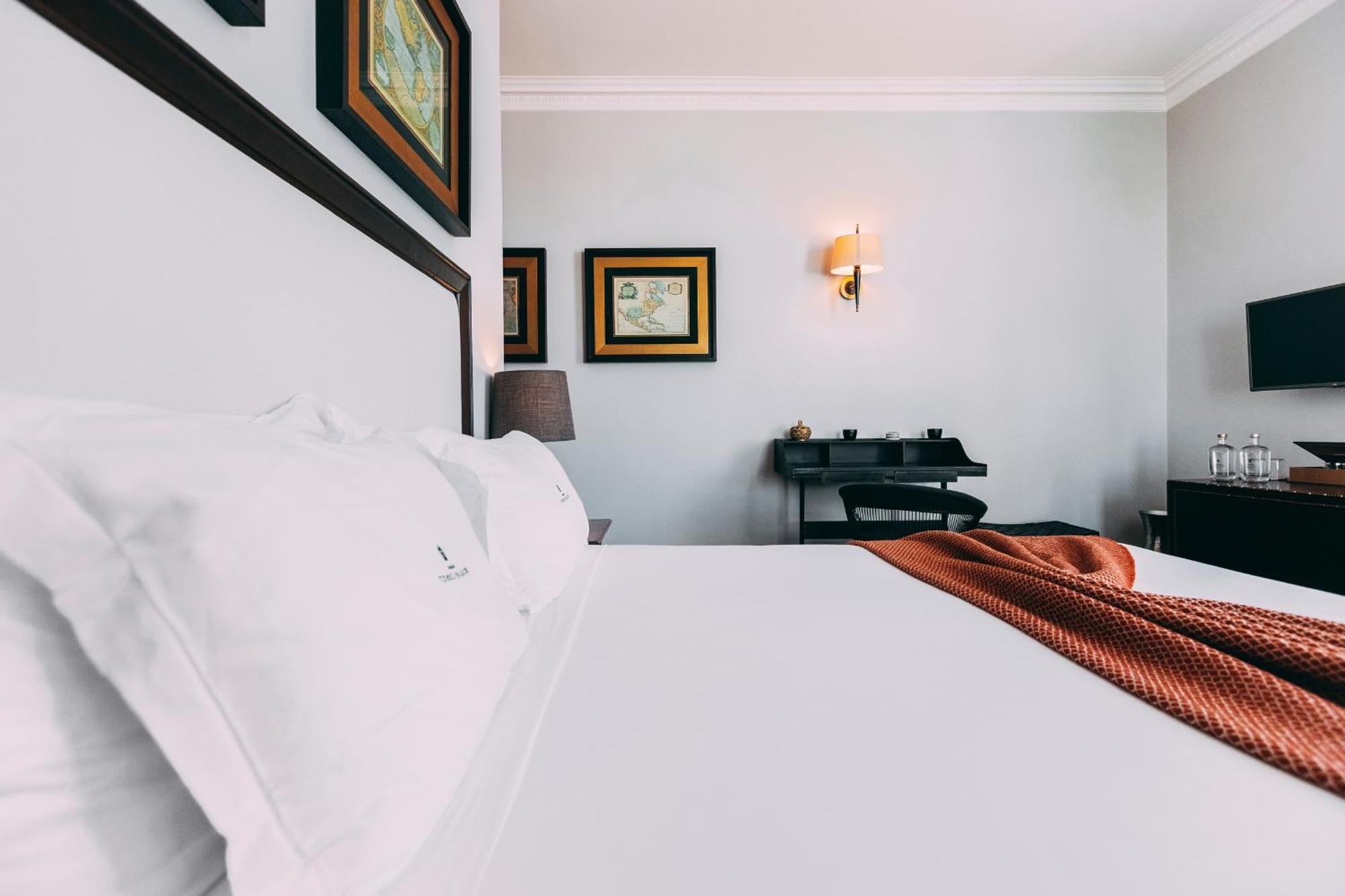 Torel Palace Lisboa Стая снимка A bedroom at the hotel