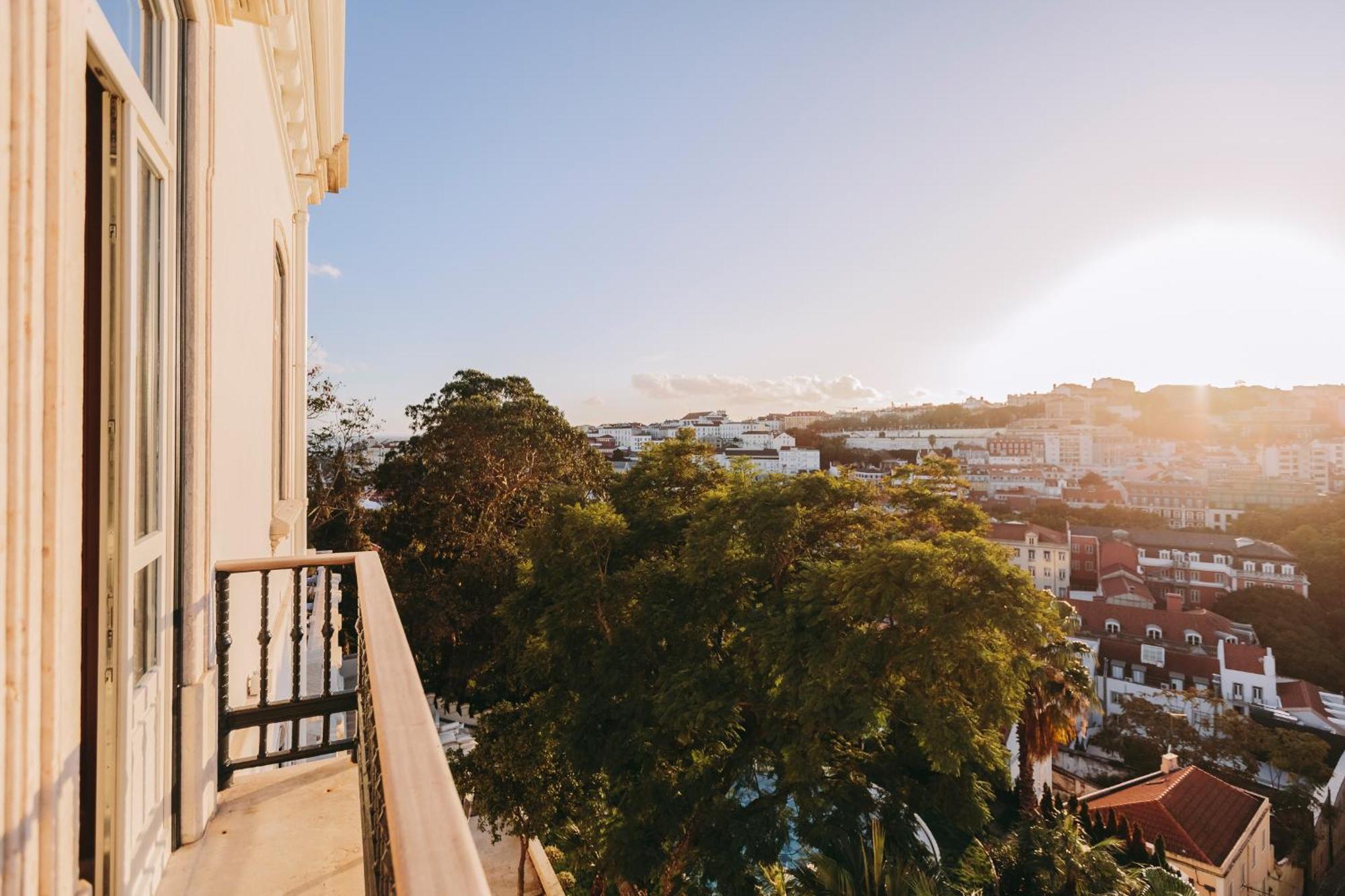 Torel Palace Lisbon Hotel Стая снимка View from the balcony of a typical apartment