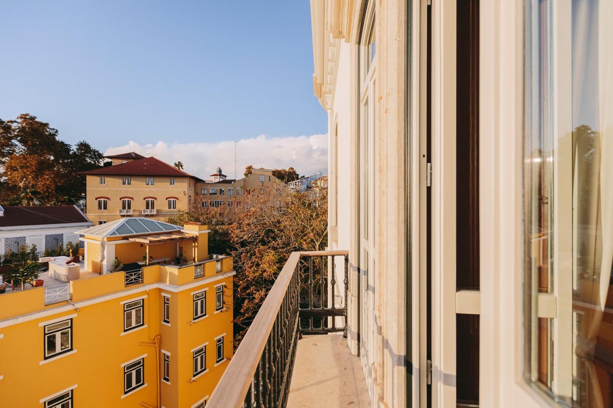 Torel Palace Lisbon Hotel Стая снимка A typical balcony in Vienna