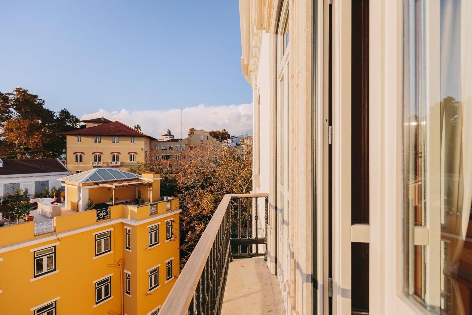 Torel Palace Lisboa Стая снимка A typical balcony in Vienna