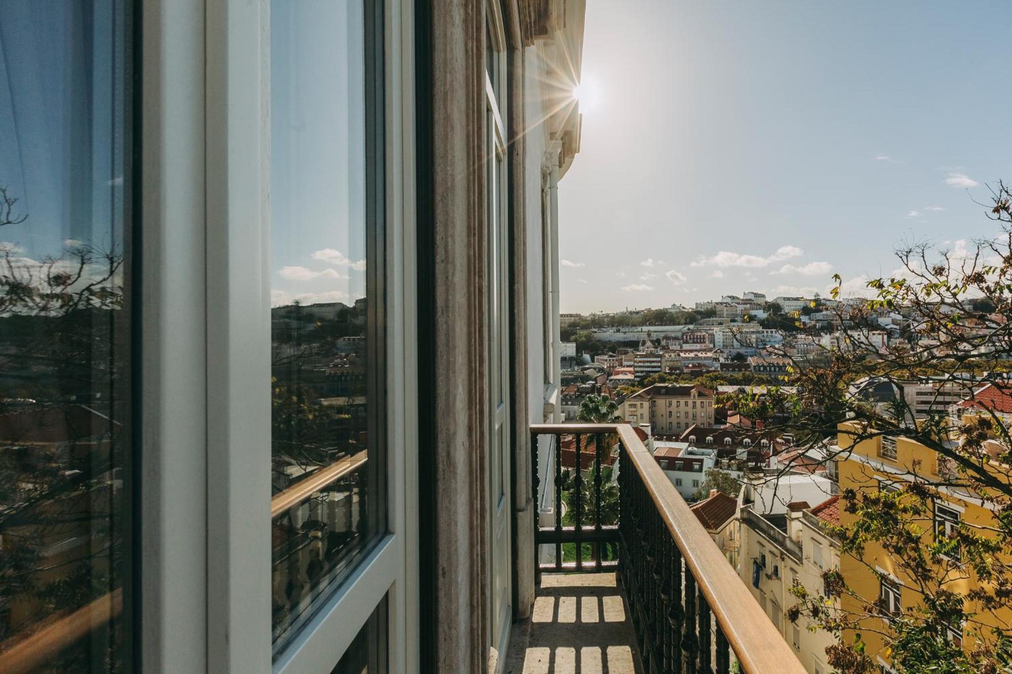 Torel Palace Lisbon Hotel Стая снимка A view from the balcony of a typical apartment